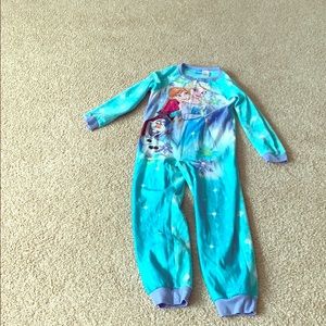 Girl’s Frozen zip up pajamas